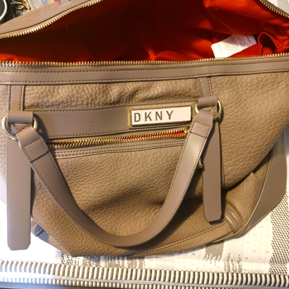 Nwot DKNY WEEKENDER BAG